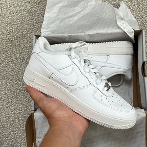 Nike Air Force 1 LE Triple White